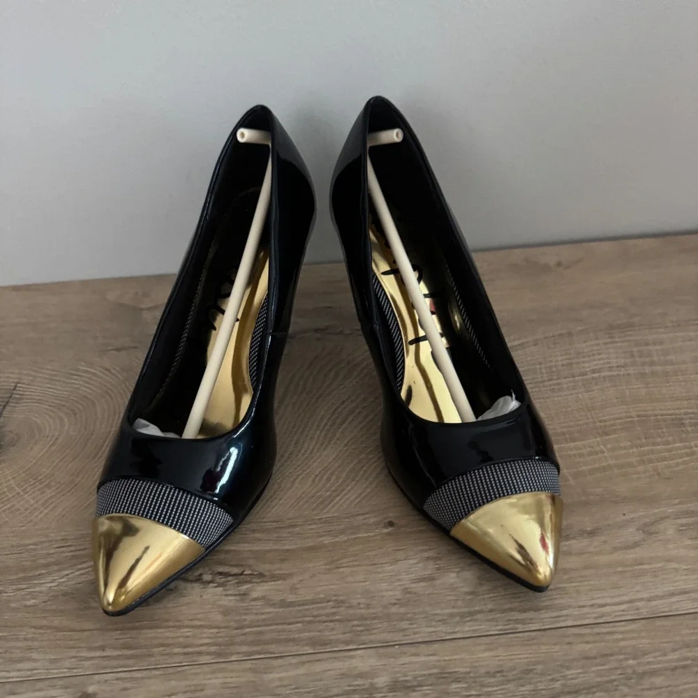 Simply Be Shoes Black Patent Leather Pointed Toe Gold Cap Heel Dress Pump Size 7